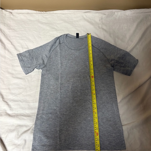 lululemon athletica Heather Gray Men's Tee - Picture 3 of 5